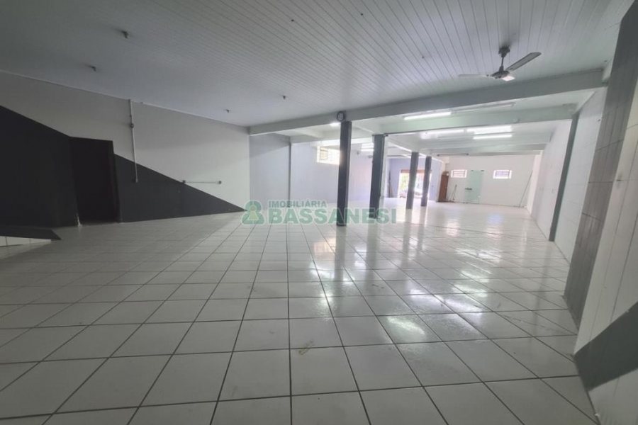 Loja com 245m², no bairro Charqueadas em Caxias do Sul para Alugar