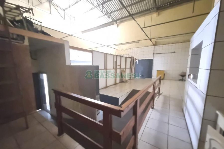 Loja com 245m², no bairro Charqueadas em Caxias do Sul para Alugar