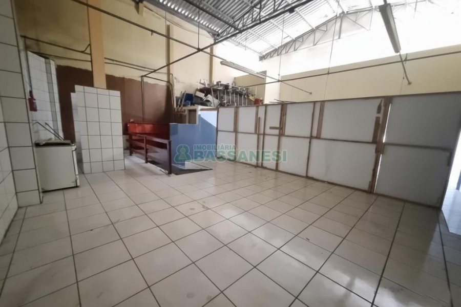 Loja com 245m², no bairro Charqueadas em Caxias do Sul para Alugar