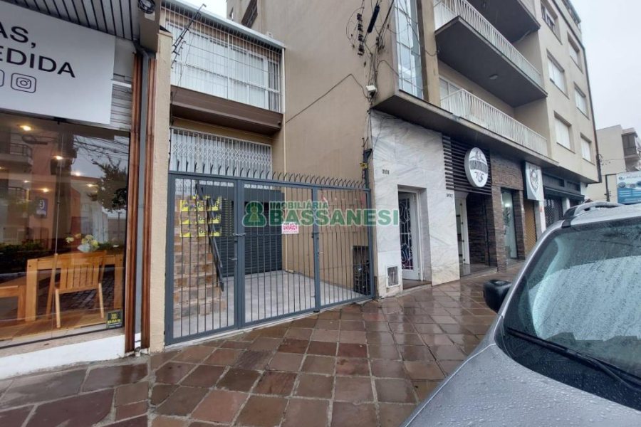 Casa com 140m², 2 dormitórios, no bairro São Pelegrino em Caxias do Sul para Alugar ou Comprar