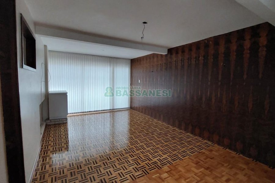 Casa com 140m², 2 dormitórios, no bairro São Pelegrino em Caxias do Sul para Alugar ou Comprar