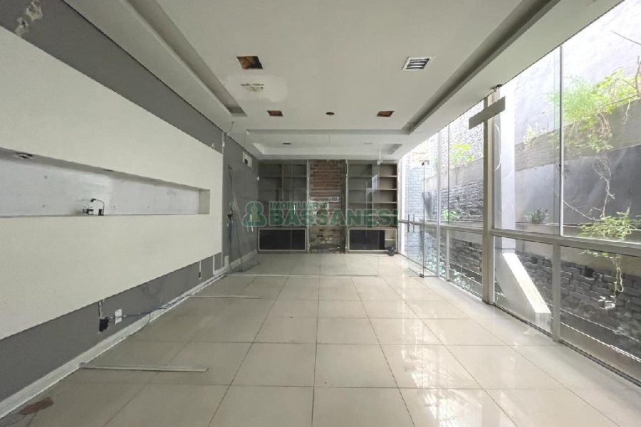 Loja com 120m², no bairro São Pelegrino em Caxias do Sul para Alugar
