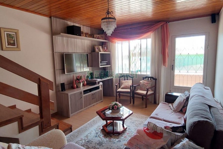 Casa com 90m², 3 dormitórios, no bairro Planalto em Caxias do Sul para Alugar