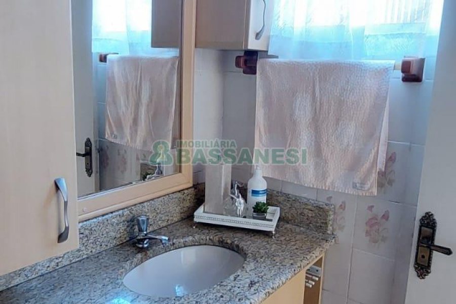 Casa com 90m², 3 dormitórios, no bairro Planalto em Caxias do Sul para Alugar