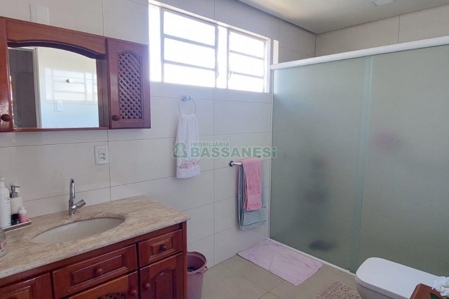 Casa com 90m², 3 dormitórios, no bairro Planalto em Caxias do Sul para Alugar