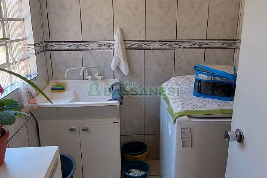 Casa com 90m², 3 dormitórios, no bairro Planalto em Caxias do Sul para Alugar