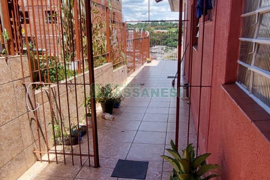 Casa com 90m², 3 dormitórios, no bairro Planalto em Caxias do Sul para Alugar