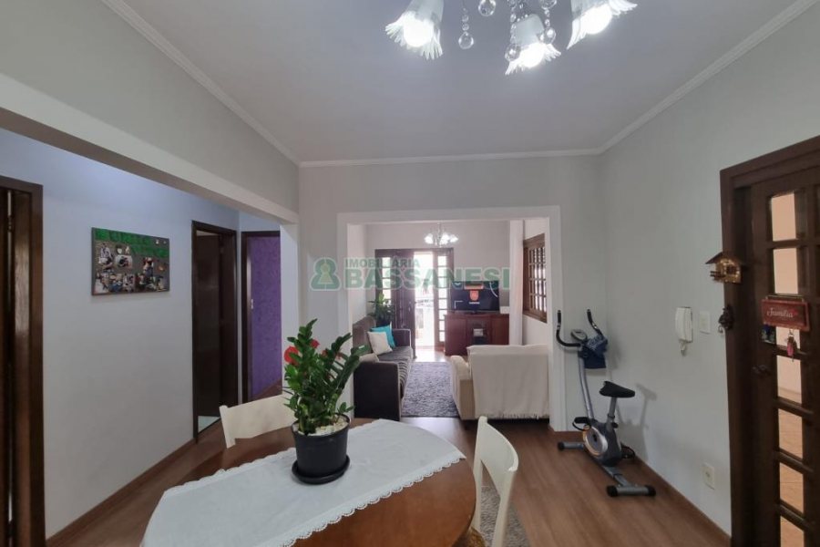 Casa com 168m², 3 dormitórios, 4 vagas, no bairro De Zorzi em Caxias do Sul para Comprar