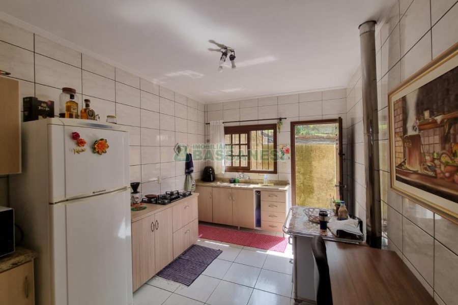 Casa com 168m², 3 dormitórios, 4 vagas, no bairro De Zorzi em Caxias do Sul para Comprar