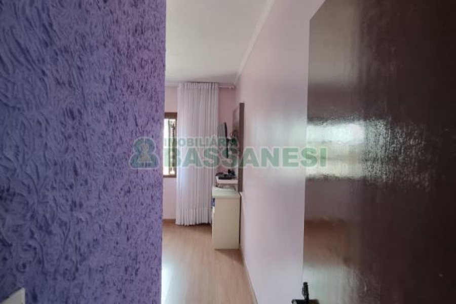 Casa com 168m², 3 dormitórios, 4 vagas, no bairro De Zorzi em Caxias do Sul para Comprar