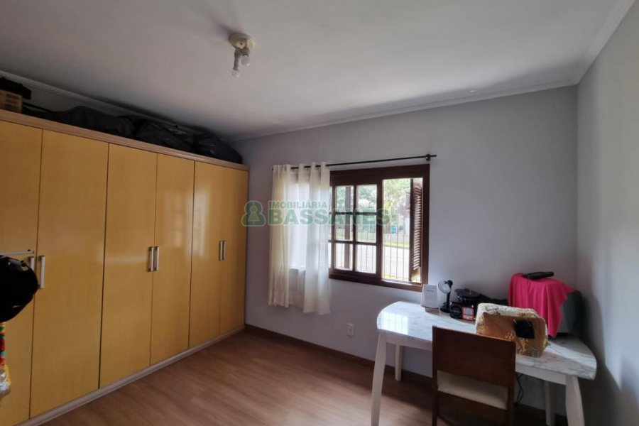 Casa com 168m², 3 dormitórios, 4 vagas, no bairro De Zorzi em Caxias do Sul para Comprar