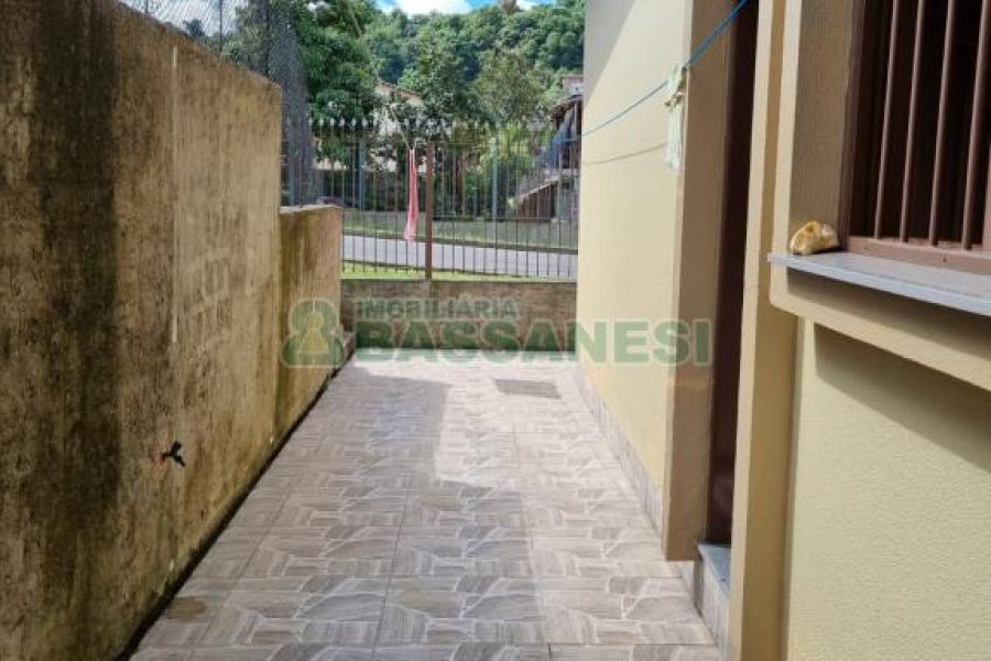 Casa com 168m², 3 dormitórios, 4 vagas, no bairro De Zorzi em Caxias do Sul para Comprar