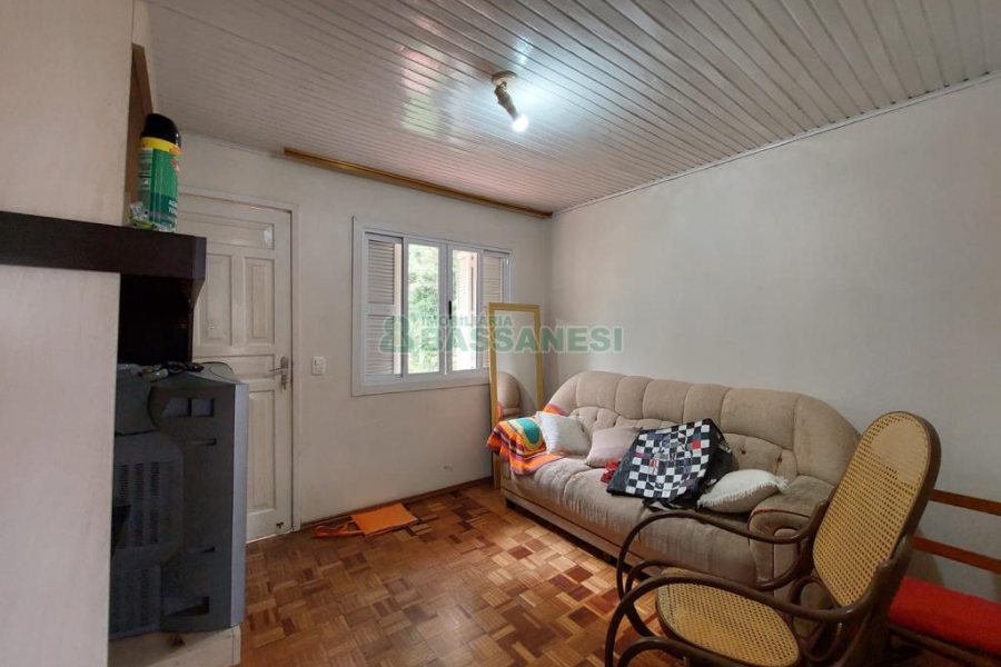 Casa Mobiliada com 135m², 2 dormitórios, no bairro Santa Catarina em Caxias do Sul para Comprar
