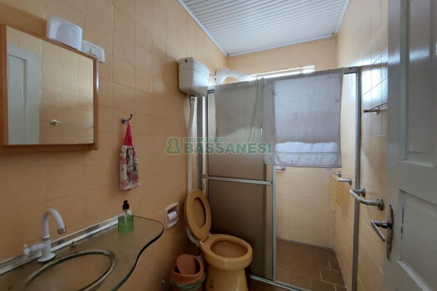 Casa Mobiliada com 135m², 2 dormitórios, no bairro Santa Catarina em Caxias do Sul para Comprar