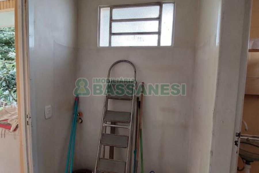 Casa Mobiliada com 135m², 2 dormitórios, no bairro Santa Catarina em Caxias do Sul para Comprar