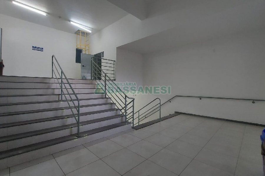 Sala com 797m², no bairro São Pelegrino em Caxias do Sul para Alugar