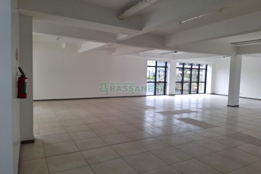 Sala com 797m², no bairro São Pelegrino em Caxias do Sul para Alugar