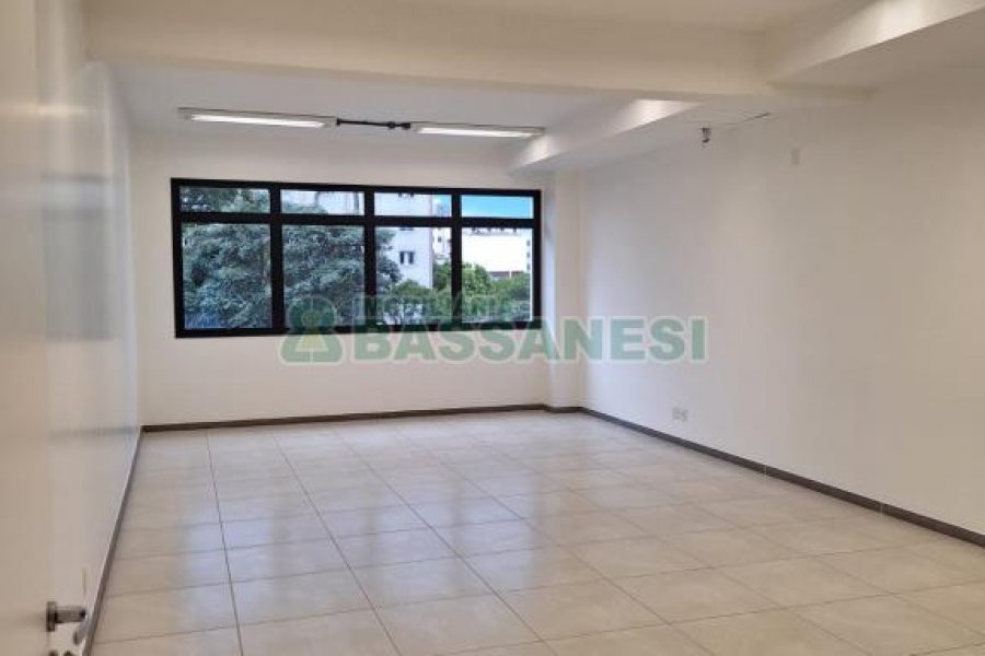 Sala com 797m², no bairro São Pelegrino em Caxias do Sul para Alugar