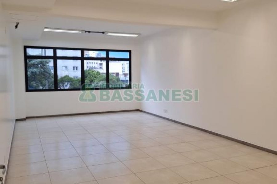 Sala com 797m², no bairro São Pelegrino em Caxias do Sul para Alugar
