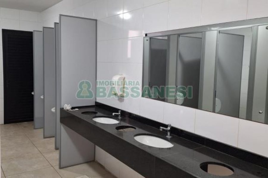 Sala com 797m², no bairro São Pelegrino em Caxias do Sul para Alugar