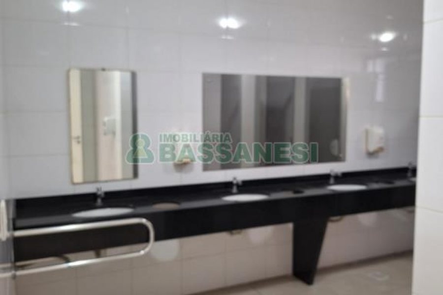 Sala com 797m², no bairro São Pelegrino em Caxias do Sul para Alugar