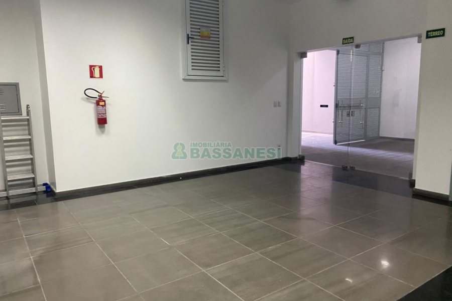 Sala com 797m², no bairro São Pelegrino em Caxias do Sul para Alugar