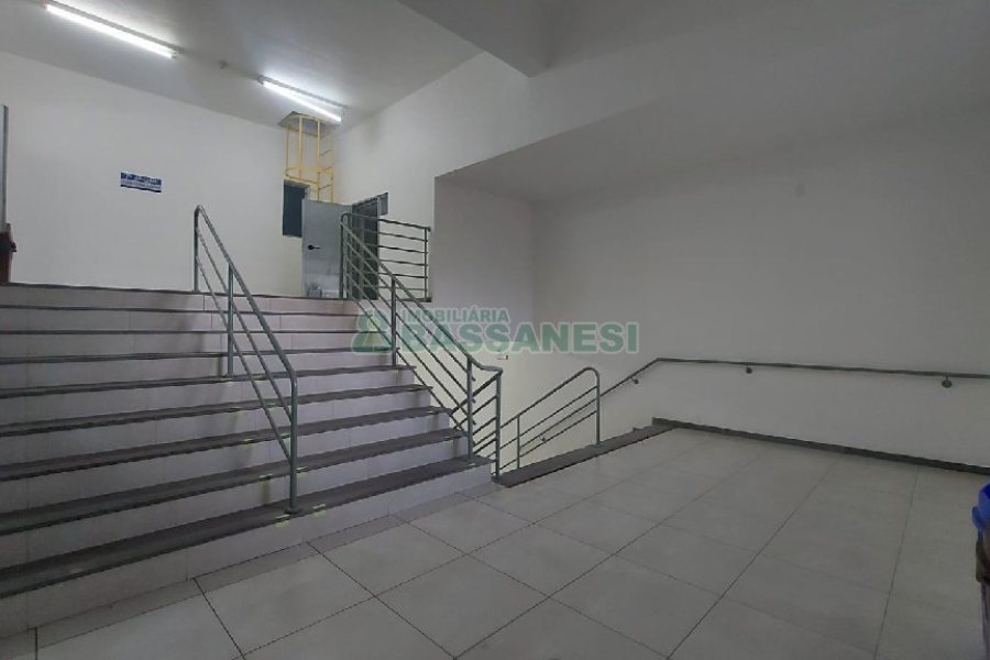 Sala com 797m², no bairro São Pelegrino em Caxias do Sul para Alugar