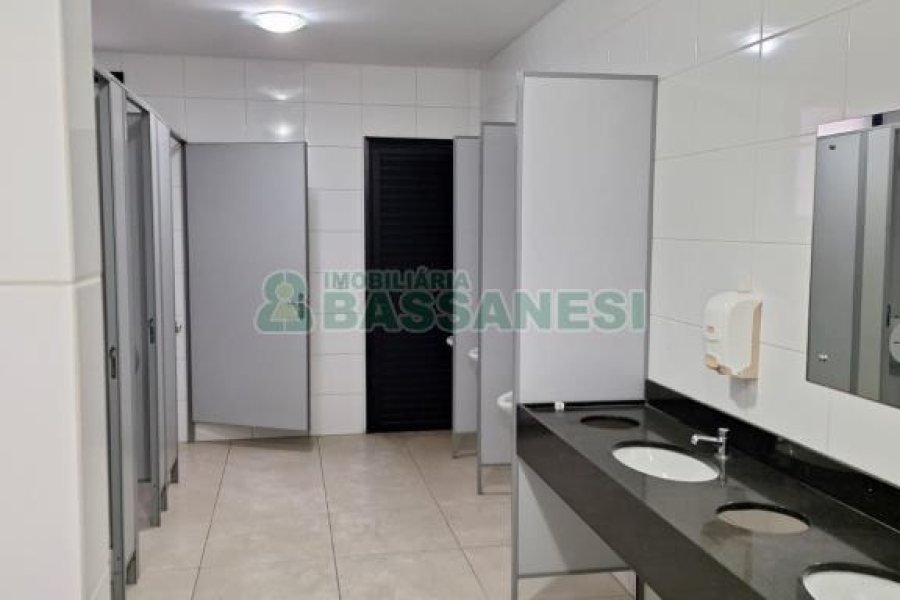 Sala com 797m², no bairro São Pelegrino em Caxias do Sul para Alugar