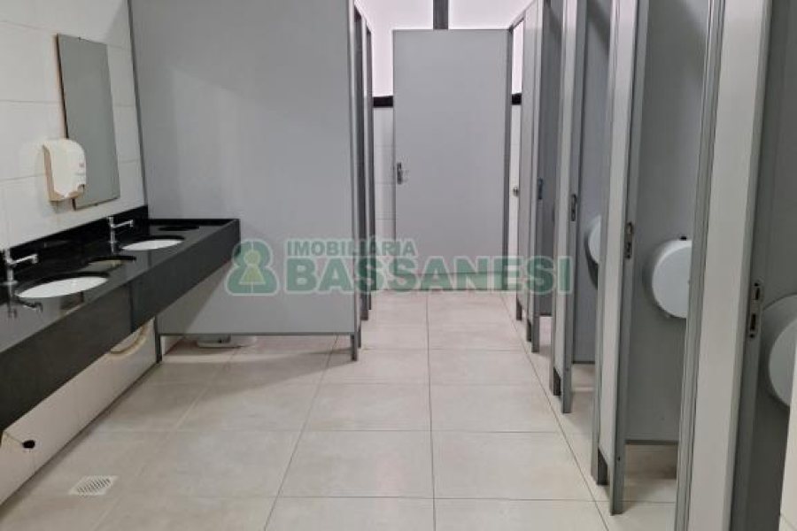 Sala com 797m², no bairro São Pelegrino em Caxias do Sul para Alugar