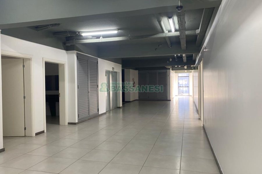 Sala com 797m², no bairro São Pelegrino em Caxias do Sul para Alugar