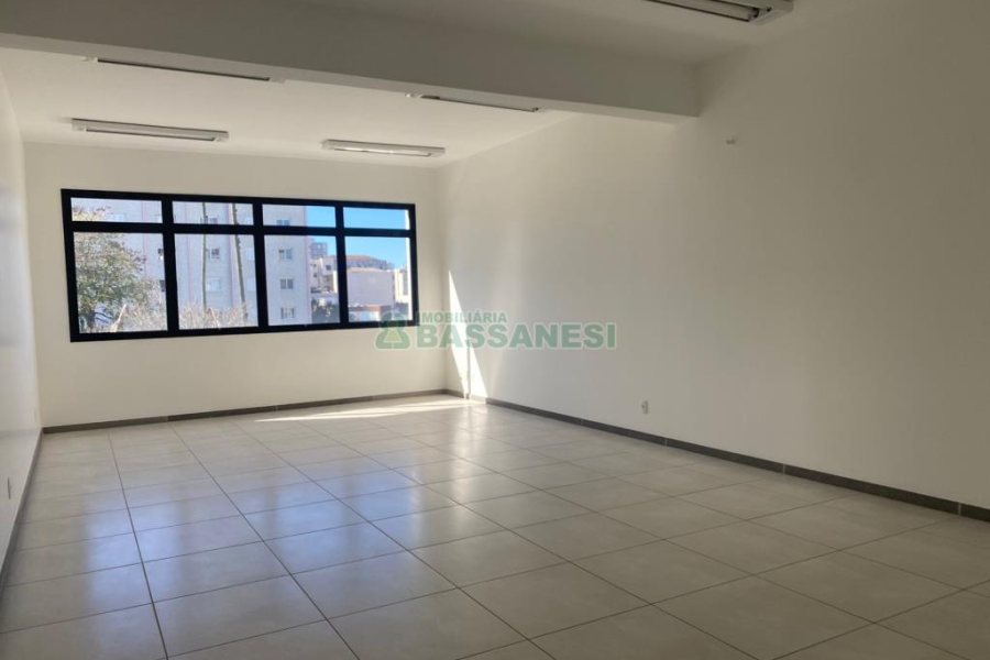 Sala com 797m², no bairro São Pelegrino em Caxias do Sul para Alugar