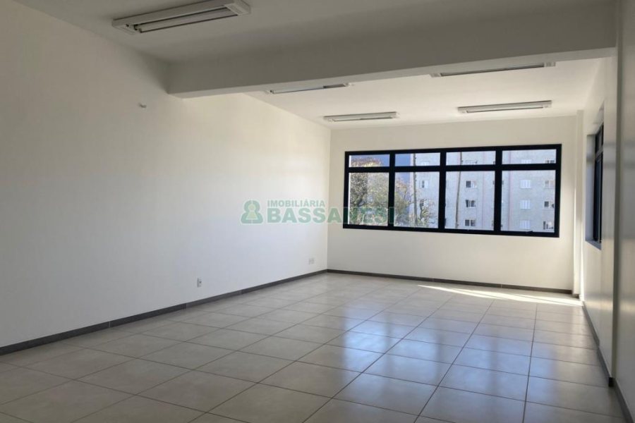 Sala com 797m², no bairro São Pelegrino em Caxias do Sul para Alugar