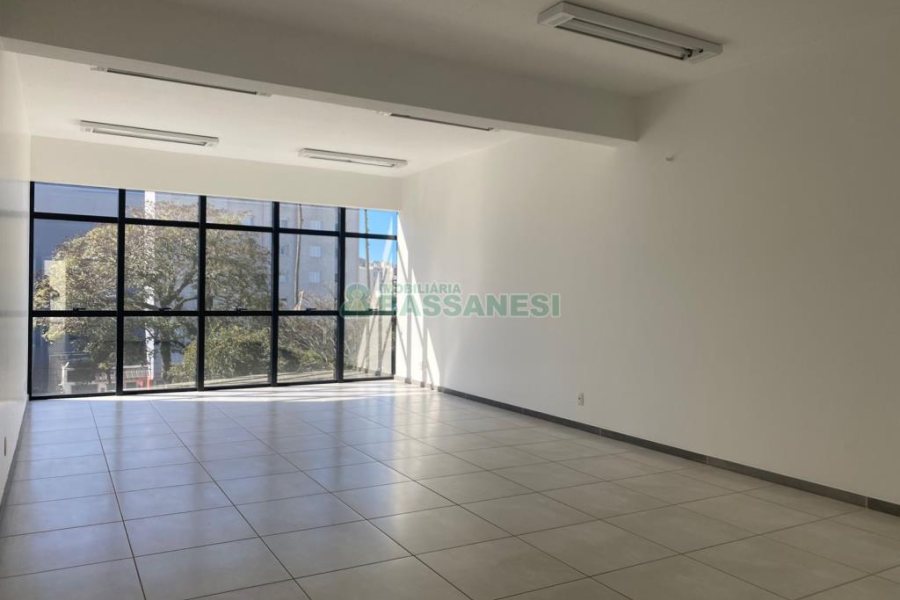 Sala com 797m², no bairro São Pelegrino em Caxias do Sul para Alugar