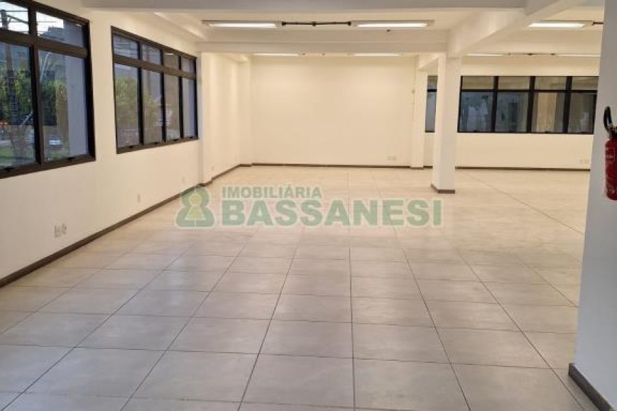 Sala com 600m², no bairro São Pelegrino em Caxias do Sul para Alugar