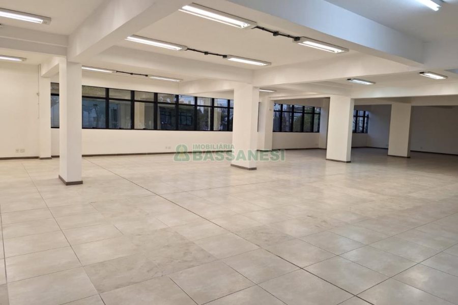 Sala com 600m², no bairro São Pelegrino em Caxias do Sul para Alugar