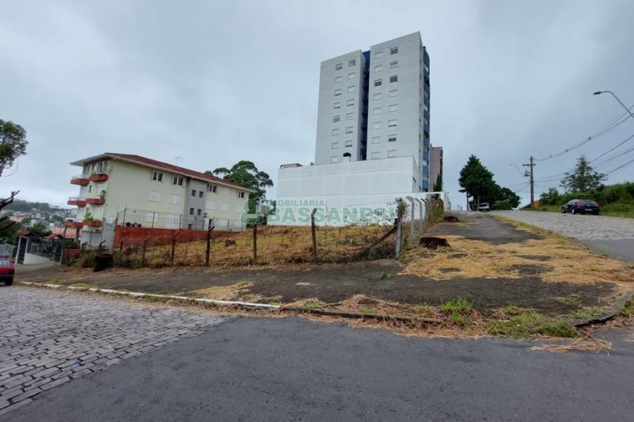 Terreno com 420m², no bairro Sanvitto em Caxias do Sul para Comprar