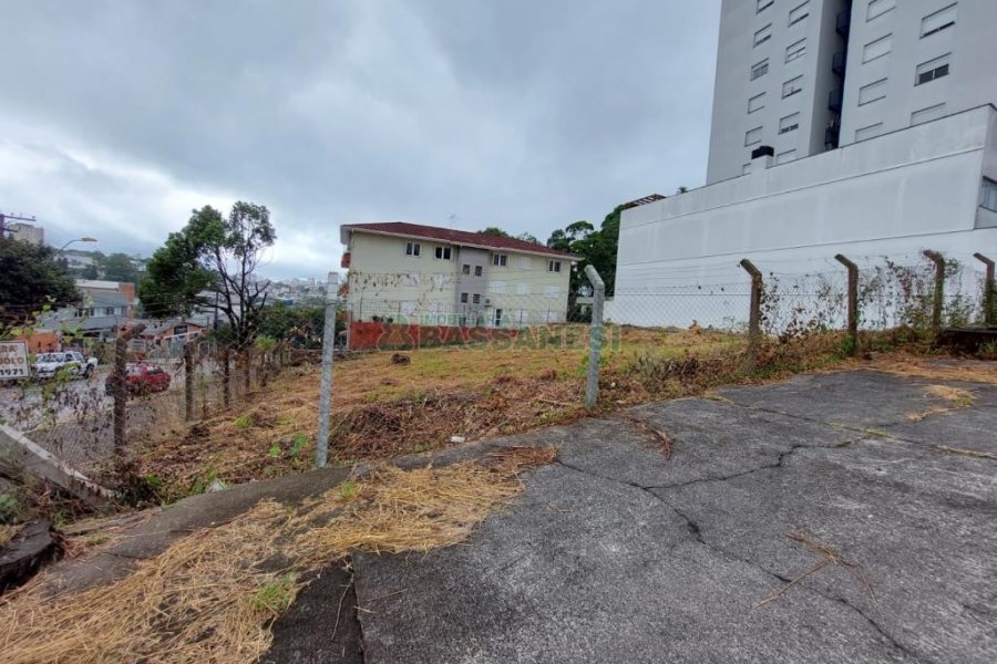 Terreno com 420m², no bairro Sanvitto em Caxias do Sul para Comprar