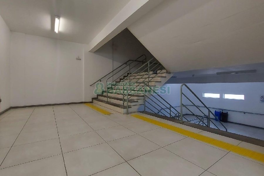 Sala com 797m², no bairro São Pelegrino em Caxias do Sul para Alugar