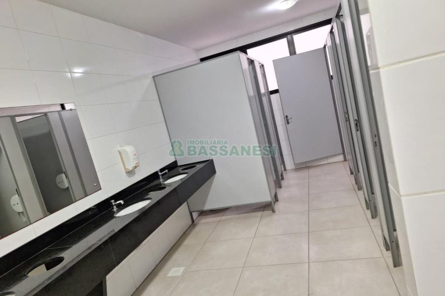 Sala com 797m², no bairro São Pelegrino em Caxias do Sul para Alugar