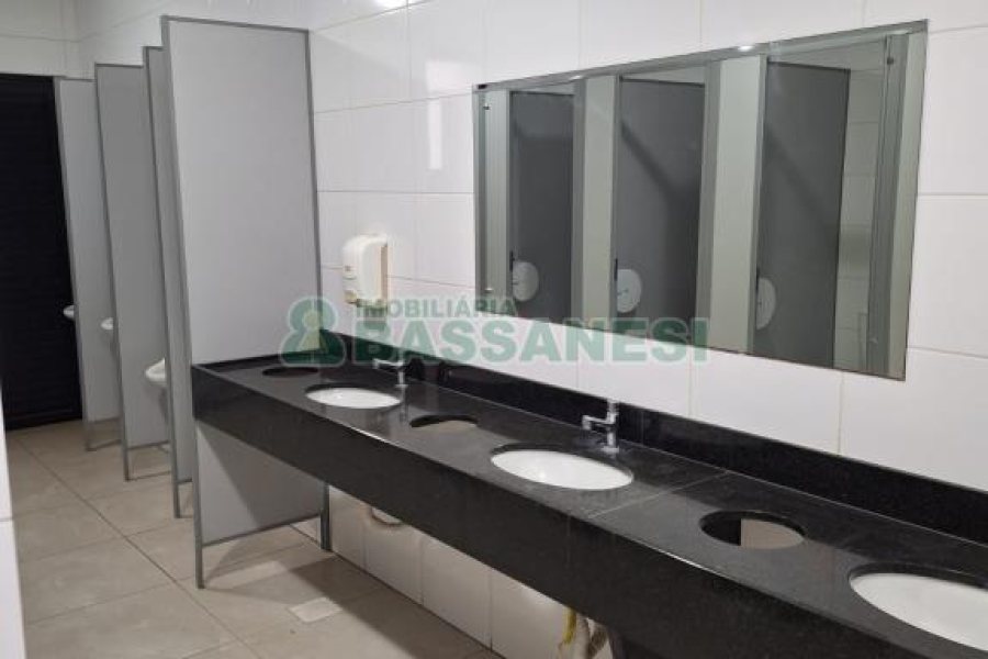 Sala com 797m², no bairro São Pelegrino em Caxias do Sul para Alugar