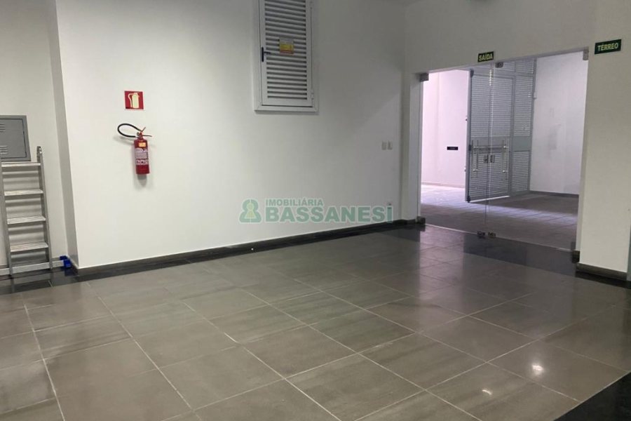 Sala com 797m², no bairro São Pelegrino em Caxias do Sul para Alugar
