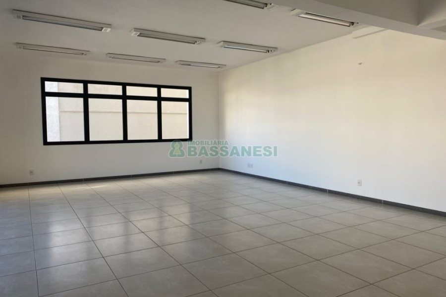 Sala com 797m², no bairro São Pelegrino em Caxias do Sul para Alugar