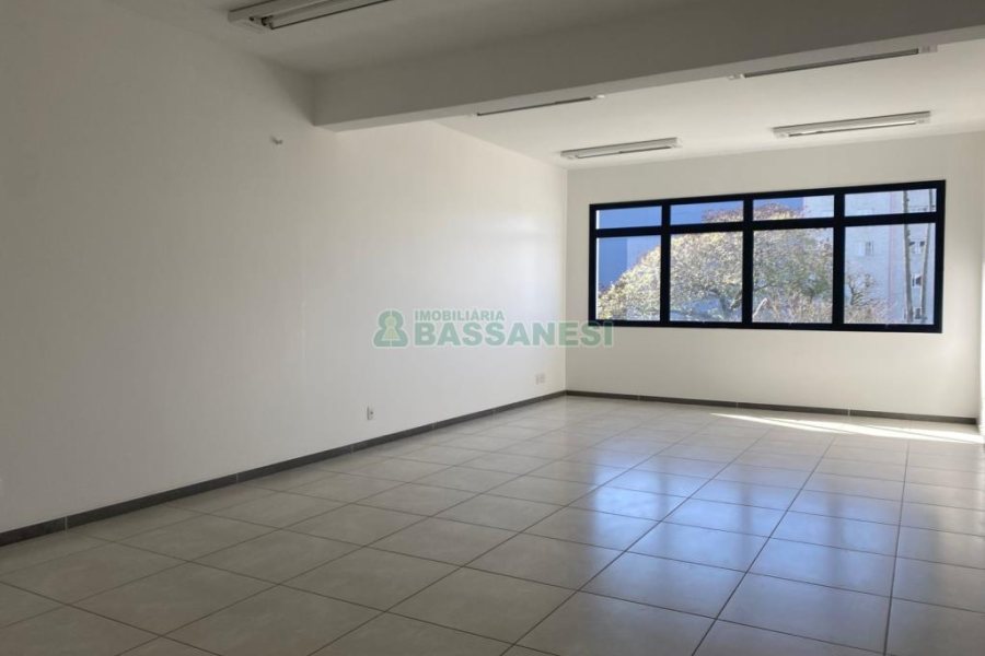 Sala com 797m², no bairro São Pelegrino em Caxias do Sul para Alugar