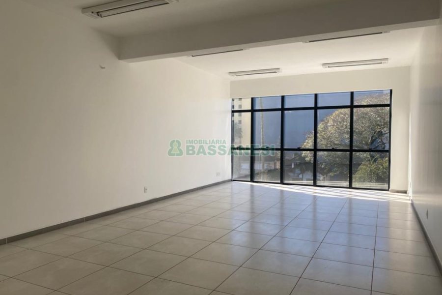Sala com 797m², no bairro São Pelegrino em Caxias do Sul para Alugar