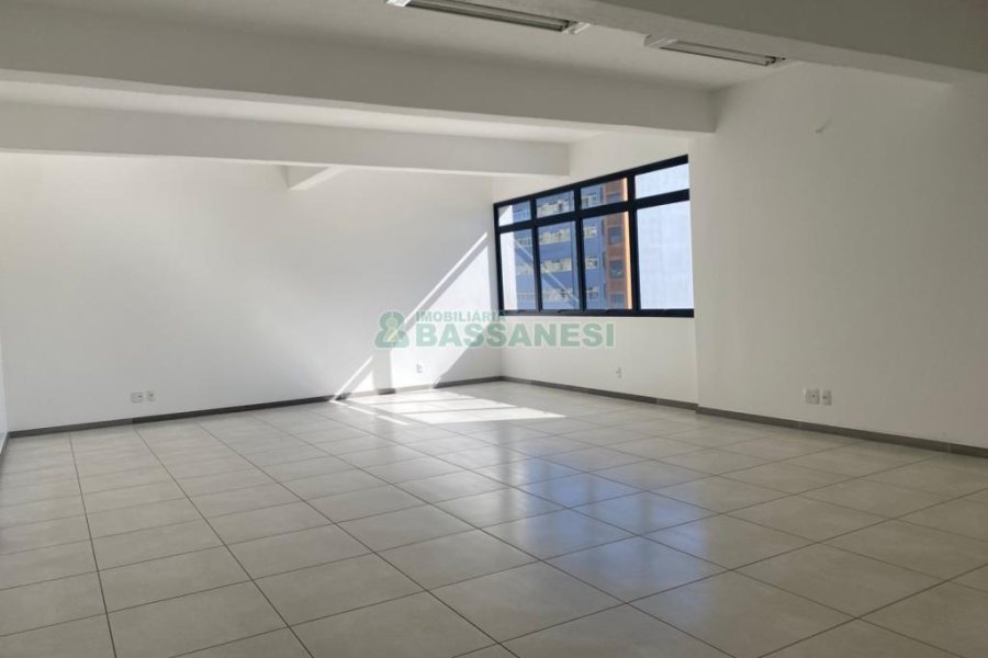 Sala com 797m², no bairro São Pelegrino em Caxias do Sul para Alugar