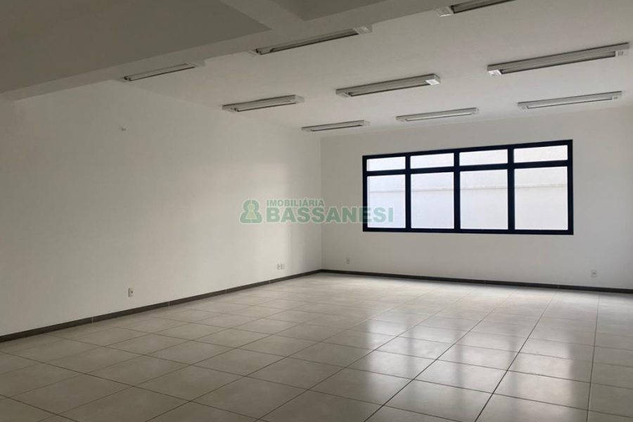 Sala com 797m², no bairro São Pelegrino em Caxias do Sul para Alugar