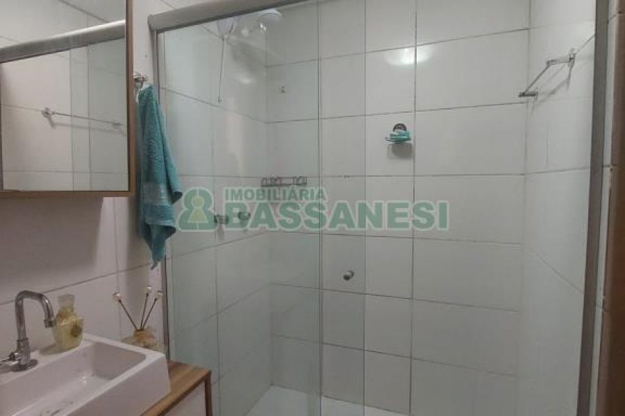 Apto Mobiliado com 52m², 2 dormitórios, 1 vaga, no bairro Presidente Vargas em Caxias do Sul para Comprar