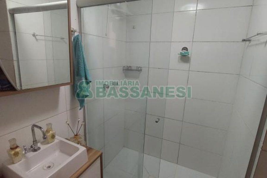 Apto Mobiliado com 52m², 2 dormitórios, 1 vaga, no bairro Presidente Vargas em Caxias do Sul para Comprar