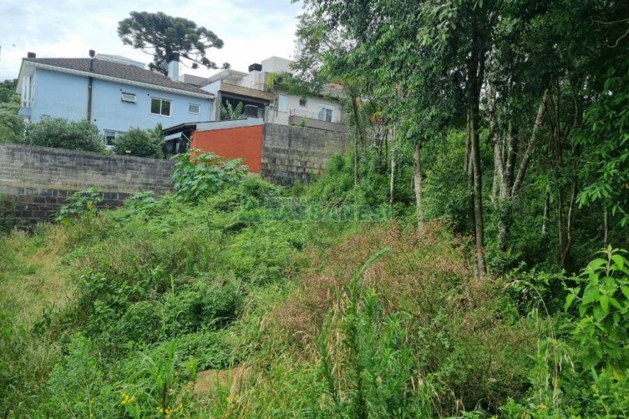Terreno com 800m², no bairro Sant Etiene em Caxias do Sul para Comprar