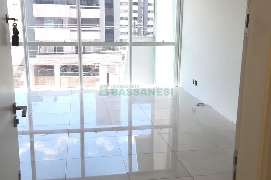Sala com 30m², 2 vagas, no bairro Villagio Iguatemi em Caxias do Sul para Comprar
